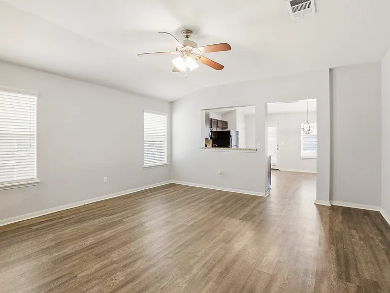 351 Musgrav — Photo 7