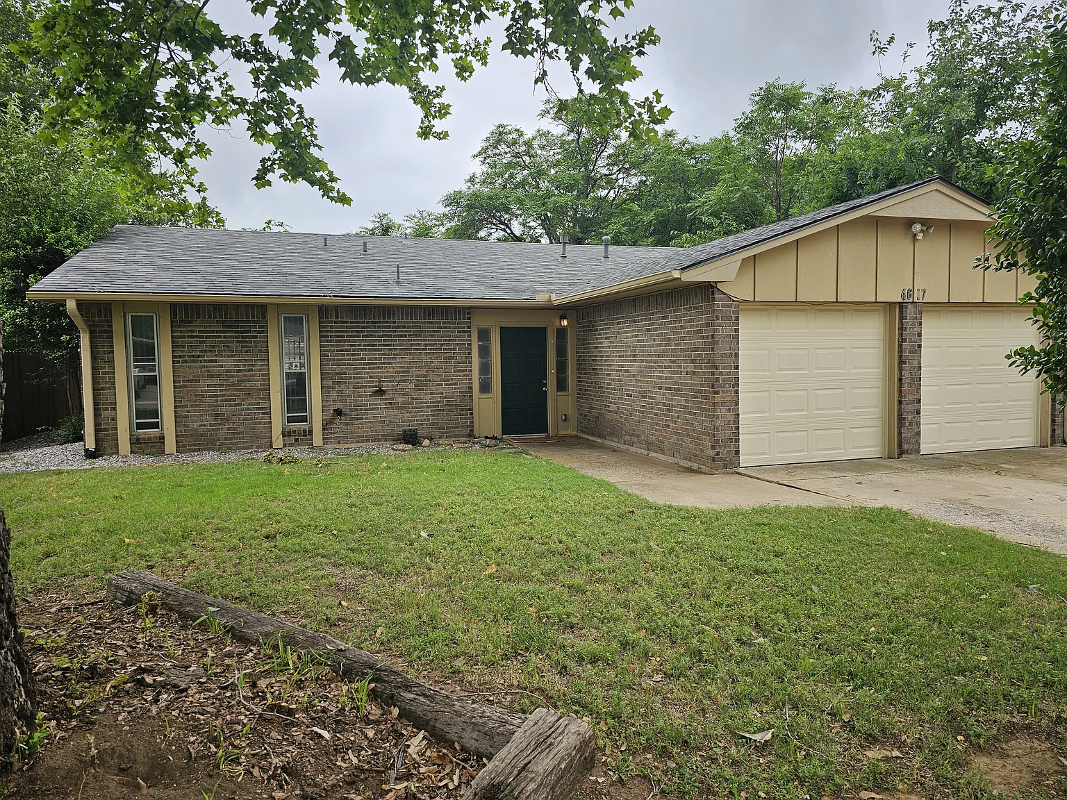 3 bed, 1300 sqft, $1,600 — Photo 1