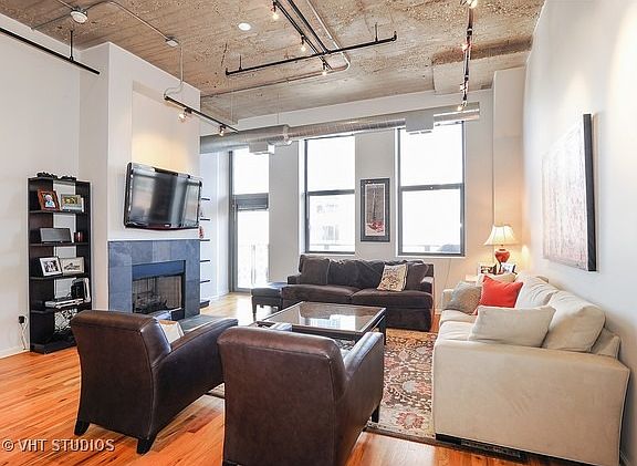 3rd image of 758 N Larrabee St APT 721