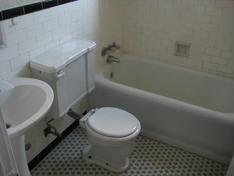 2722 Vine St #11 — Photo 8
