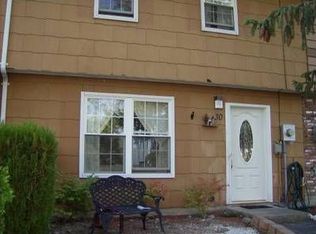 30 Black Stallion Ct, Middletown, NY 10940