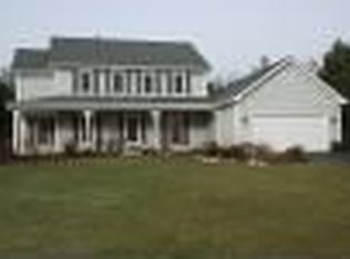 90 Indian Hill Trl, Crystal Lake, IL 60012