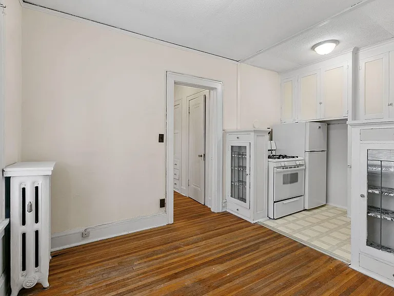 Emmerson Terrace Apartments — Photo 8