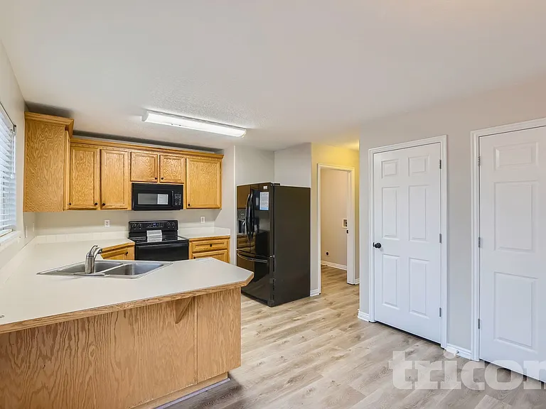 835 N 975 E — Photo 14