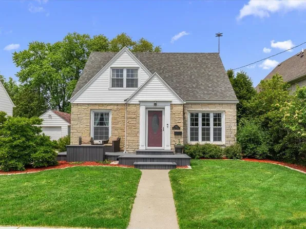132 E Douglas STREET, Port Washington, WI 53074