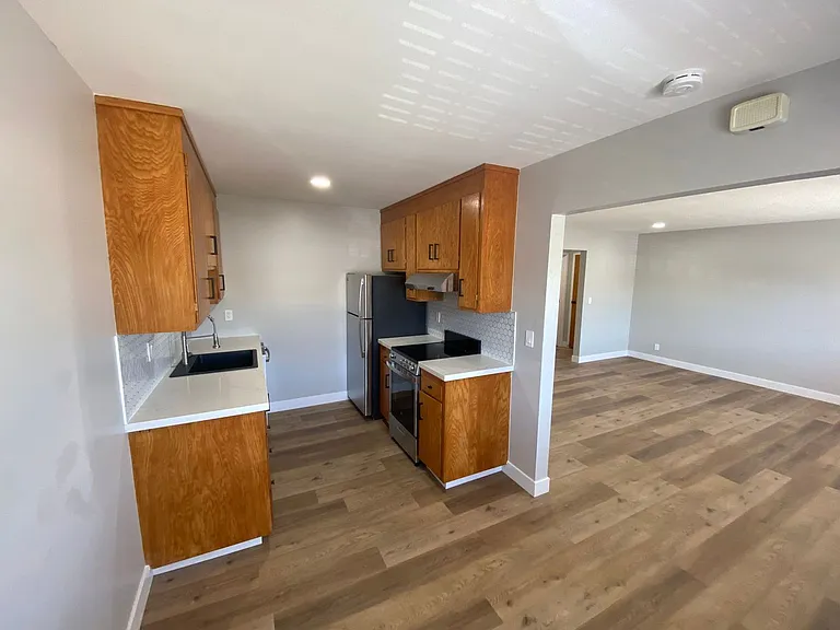 150th Avenue Apartments — Photo 3