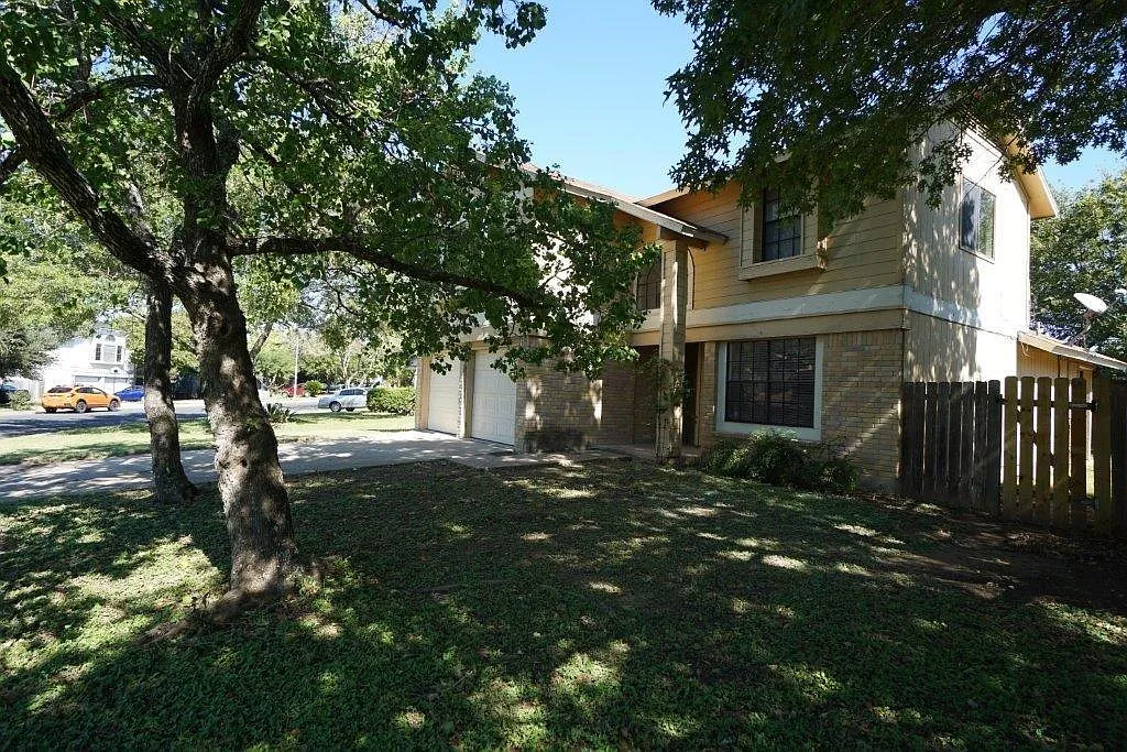 Building Photo - 12305 Yarmont Way