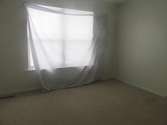 5th image of 4 E Moyer Dr