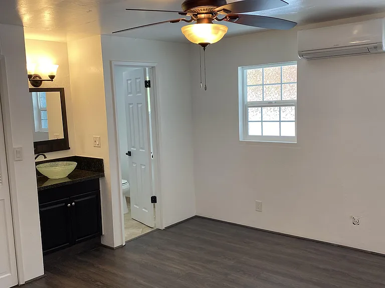 3022 Voltaire St — Photo 9