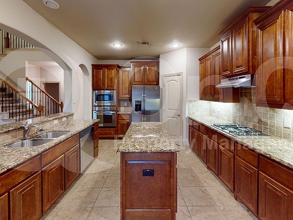5th image of 6824 San Fernando Dr