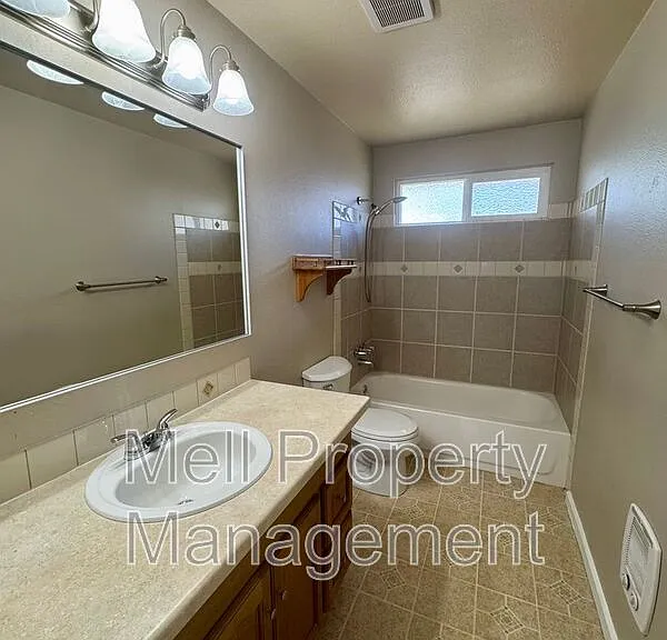 222 E I St — Photo 11