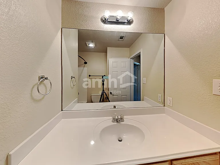 402 Nutmeg — Photo 14