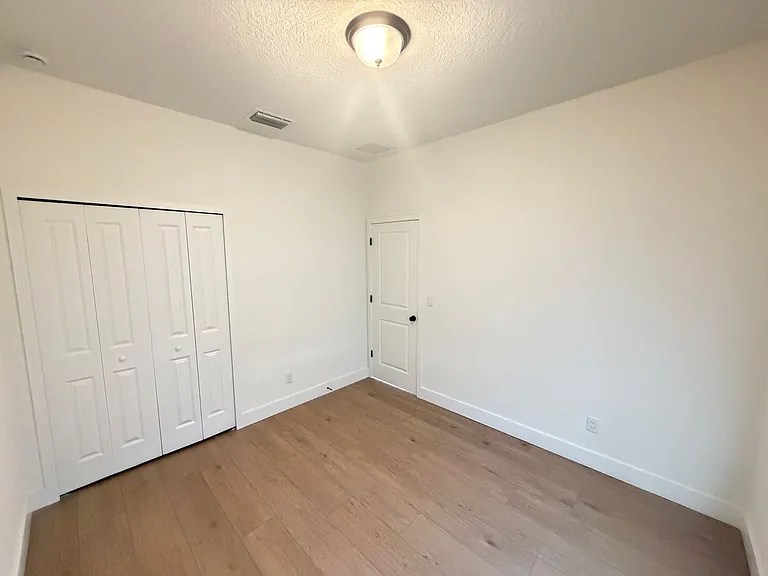 731 Schrader Ave SW — Photo 32