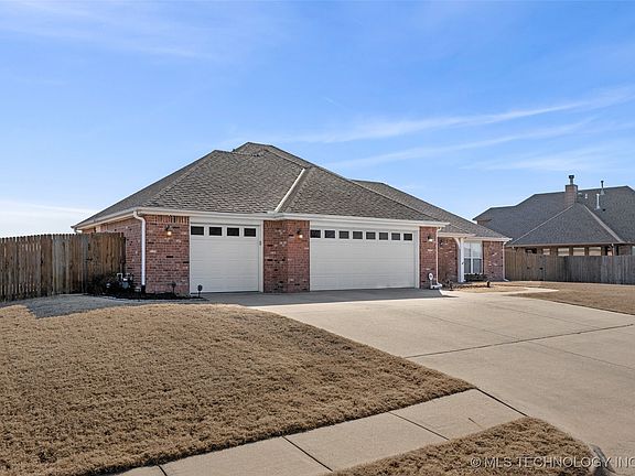 2nd image of 5555 Parkhill Dr