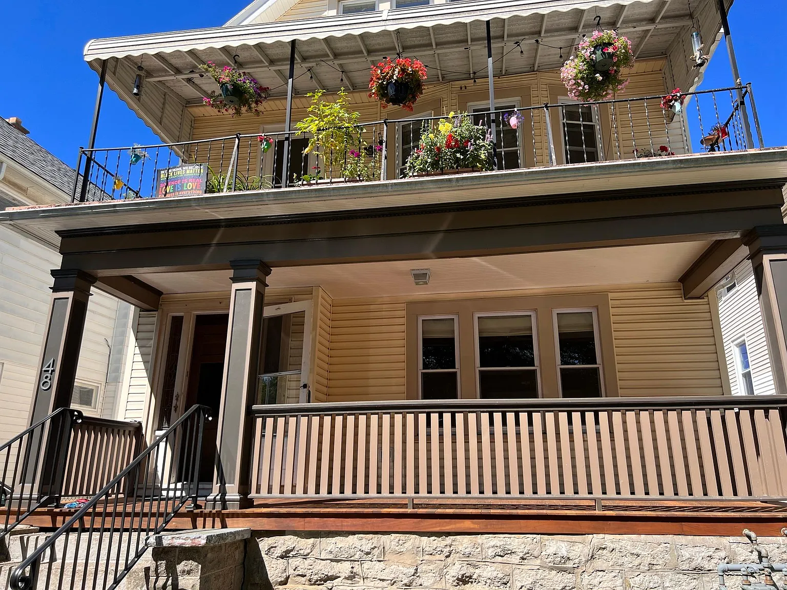 48 Sterling Ave photo 1