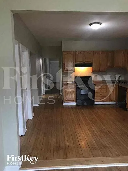 3 bed, 1.0 bath, 1320 sqft, $3,095 — Photo 4