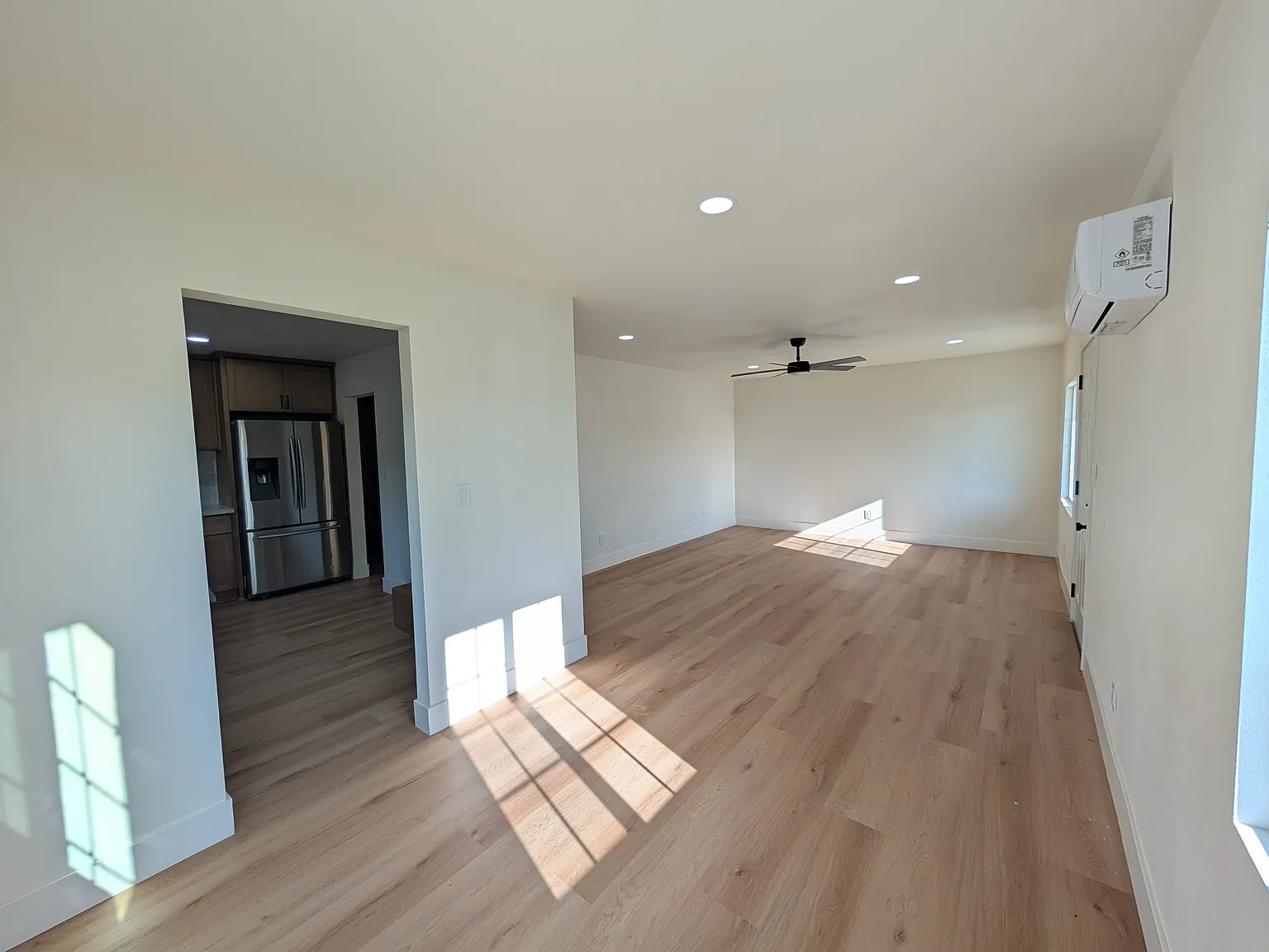 3 bed, 1075 sqft, $3,650 — Photo 2
