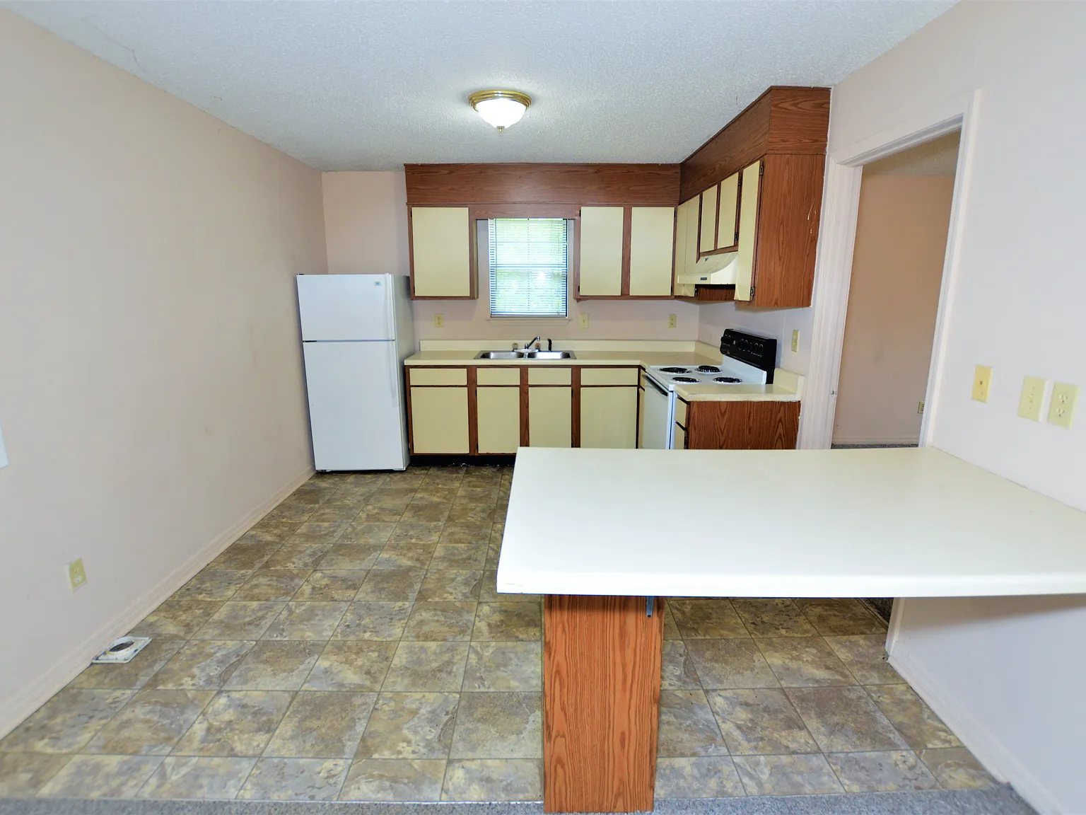 College Corner Apartments — Photo 3