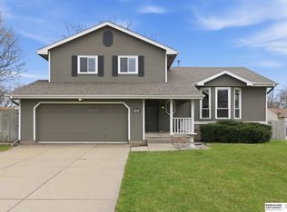 111 Fenwick Cir, Papillion, NE 68046