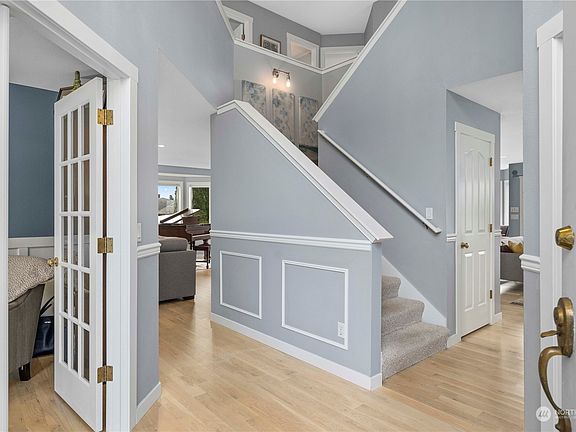 5th image of 1112 51st Street NE