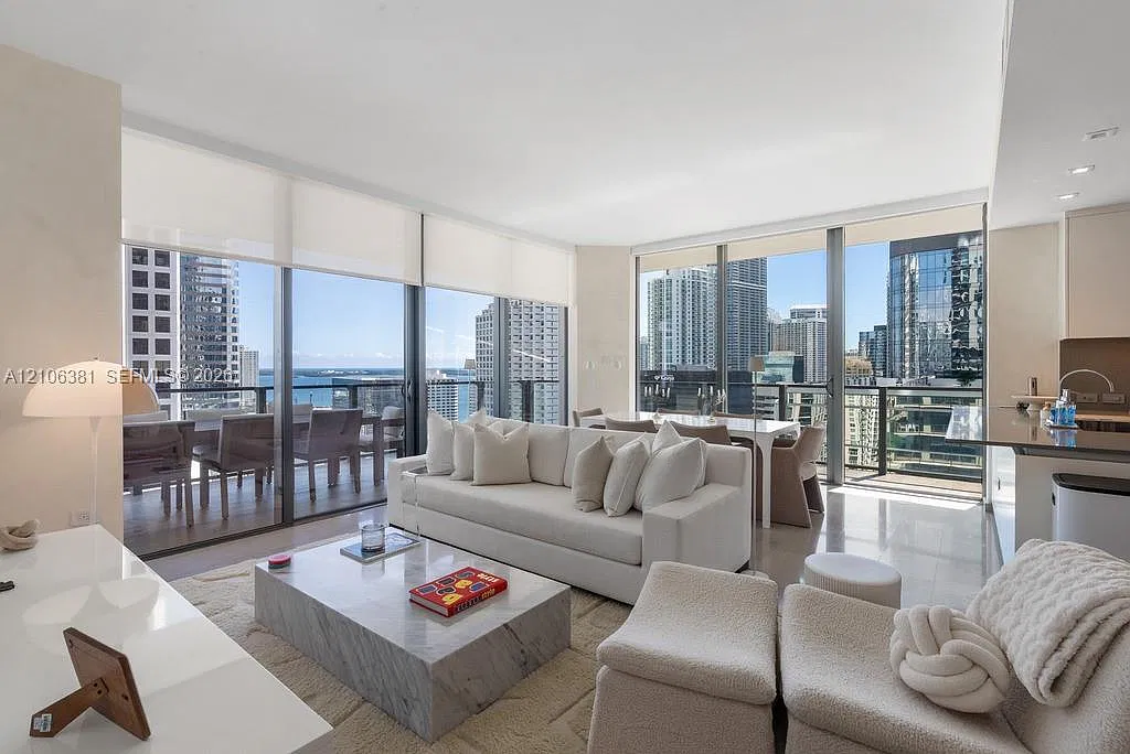 Reach Condo — Photo 2