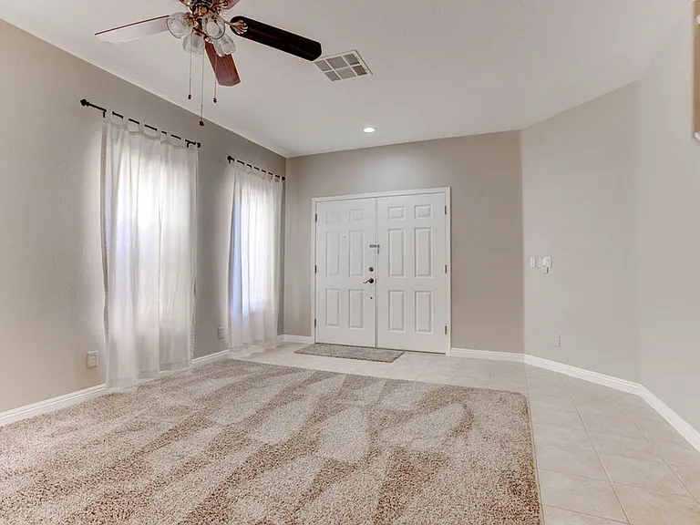 809 Royal Birch Ln — Photo 7