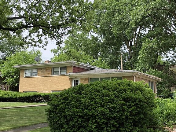 3rd image of 211 Sunset Dr