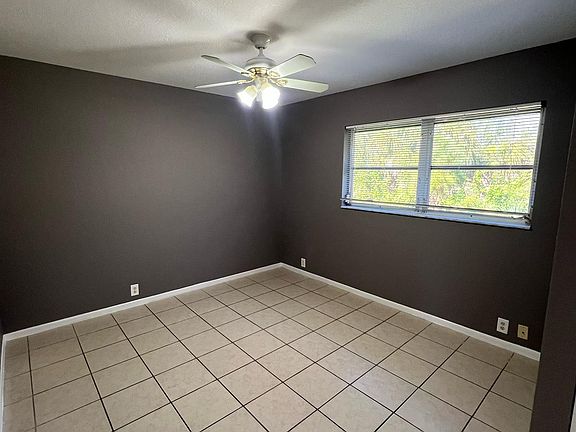 4th image of 23385 Farnam St #11