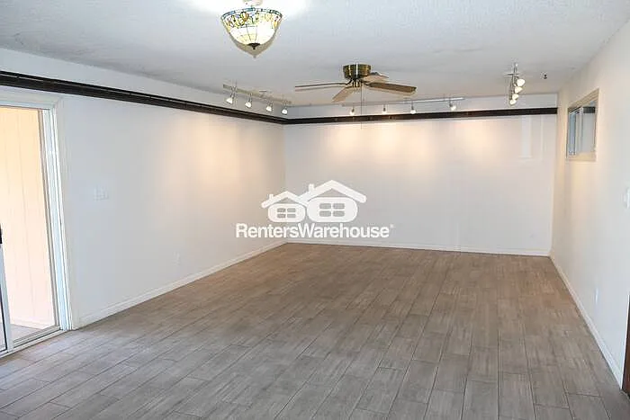 2926 W Northview Ave — Photo 6