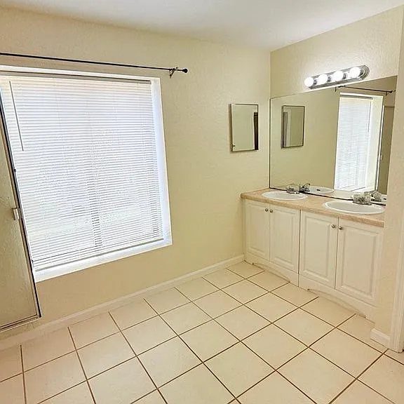 13769 Yarmouth Dr — Photo 15