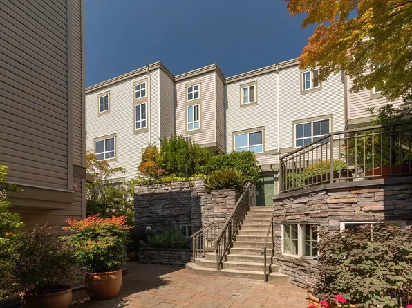2375 Broadway W #34, Vancouver, BC V6K 2E6