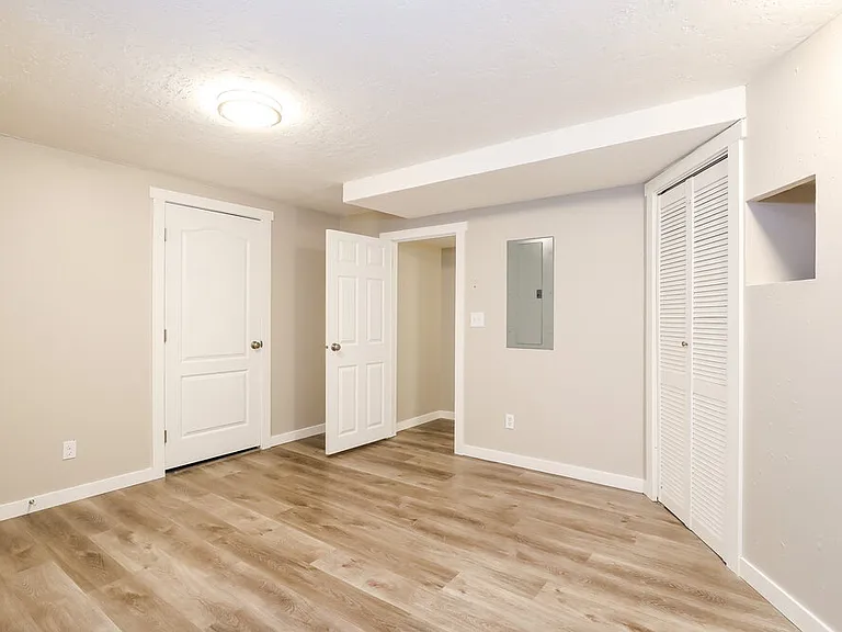 149 N 400 W — Photo 17