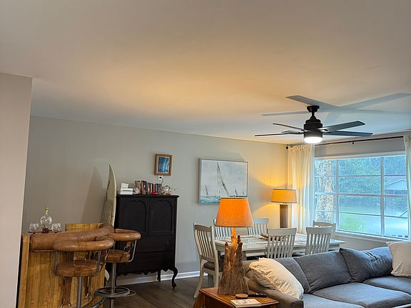 4th image of 211 Gardenia St