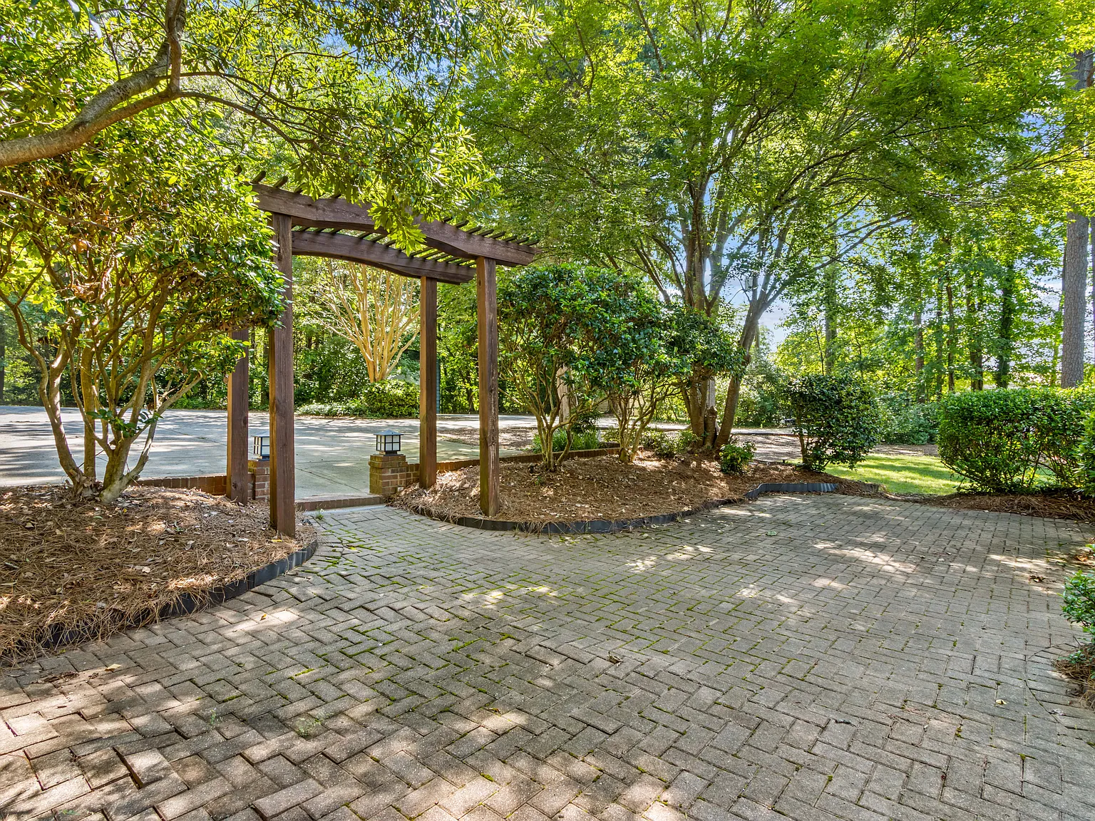 3 bed, 1872 sqft, $3,850 — Photo 4