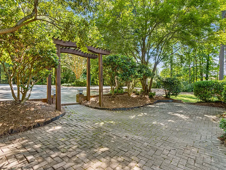 118 Revere Dr — Photo 4