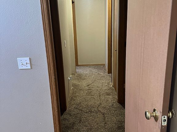 5th image of 125 W Belmont Ave