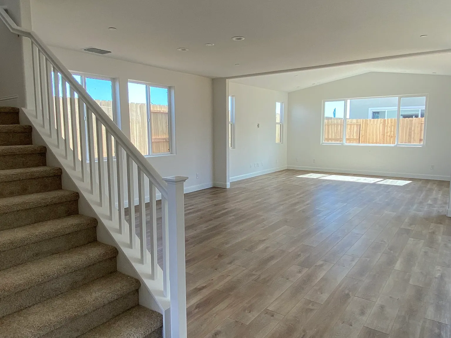 5 bed, 2755 sqft, $2,968 — Photo 2