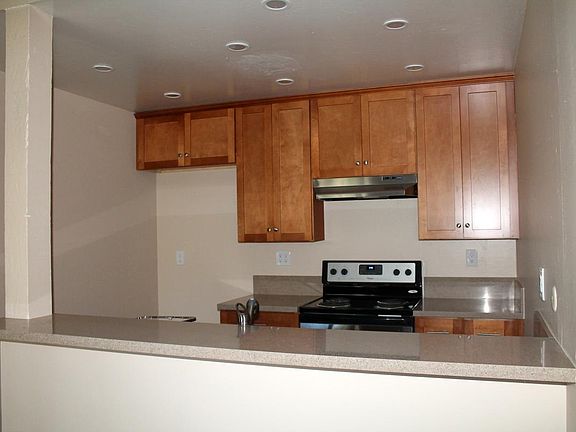 2nd image of 851 Domingo Dr APT 27