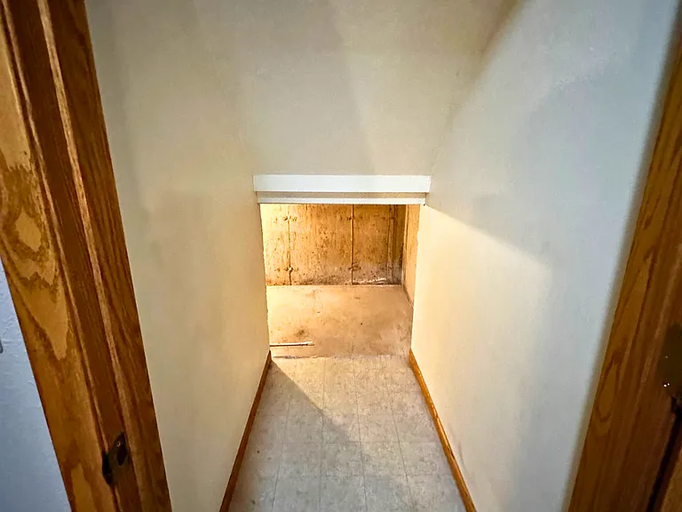 862 Kari Dr — Photo 8
