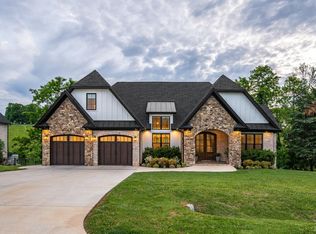 1836 Lake Manor Dr, Forest, VA 24551