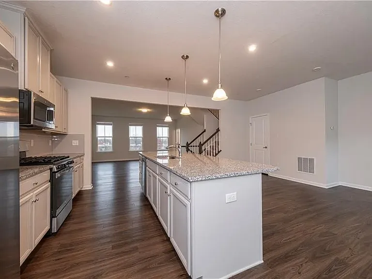 504 Florida Blvd — Photo 10