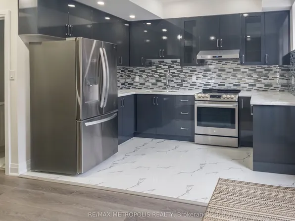 57 Blenheim Cir #Basement, Whitby, ON L1P 0E2