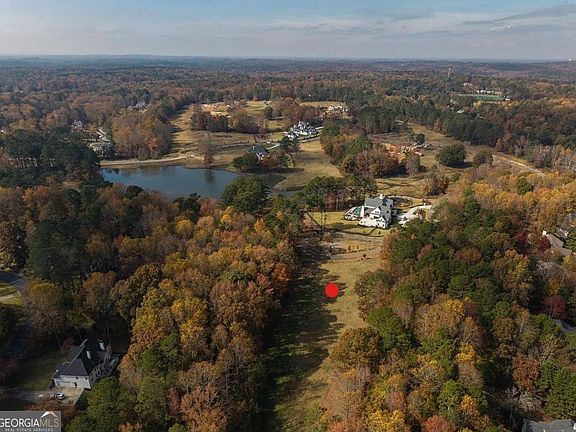 2nd image of 330 Lakeshore Rd