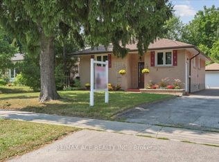 26 Oakridge Dr, Toronto, ON M1M 2A4