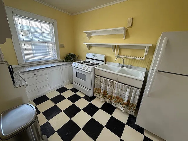 Full-size stove and newer fridge.