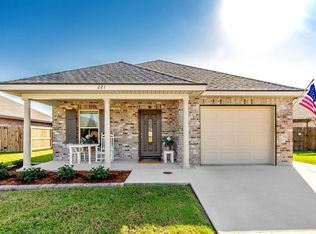 221 Darwen Dr, Raceland, LA 70394