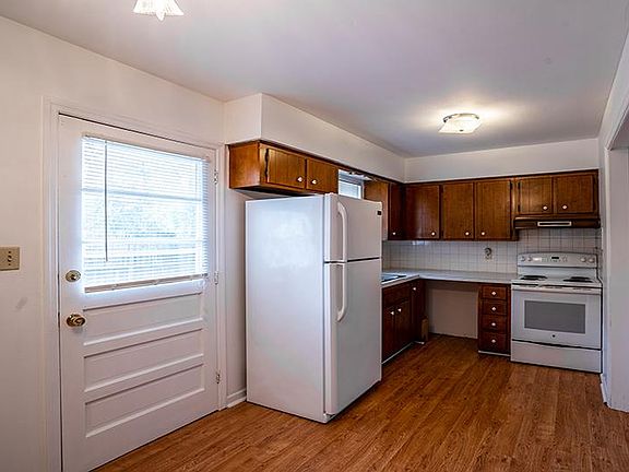 4th image of 1614 Polster Dr #1616