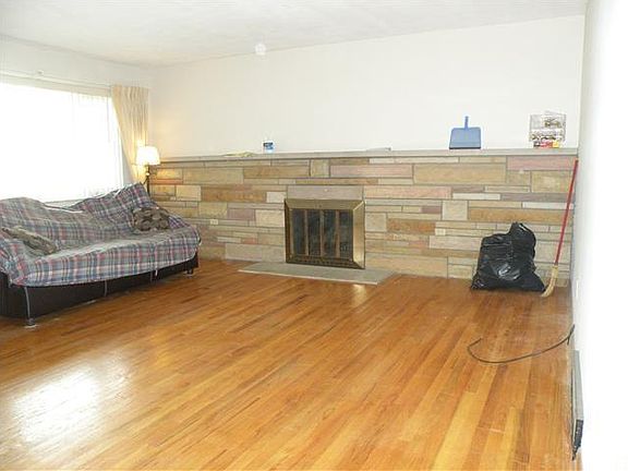2nd image of 1080 Bronwyn Ave