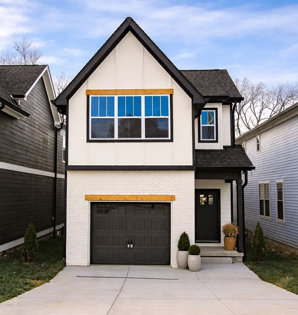 4 bed, 2400 sqft, $3,895 — Photo 1