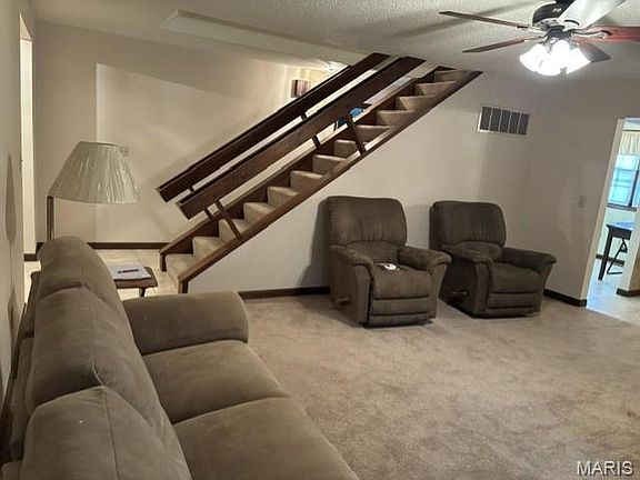 3rd image of 818 Webster St